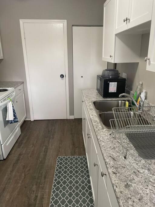 Wonderful 2-Bedroom Apartment Camrose Dış mekan fotoğraf