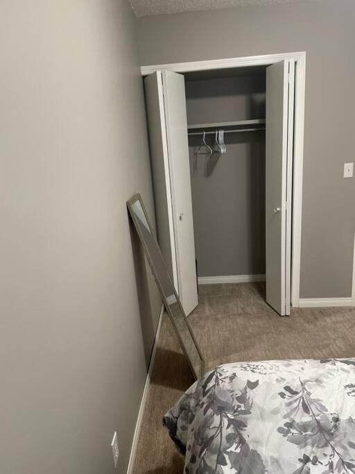 Wonderful 2-Bedroom Apartment Camrose Dış mekan fotoğraf